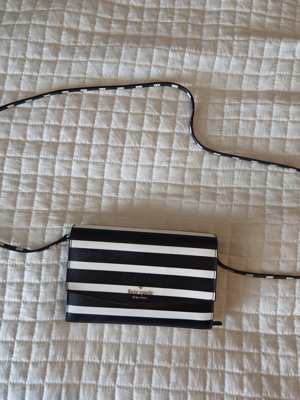 kate spade Laurel Way Winni Black & White Stripe Crossbody Wallet - Picture 8 of 9